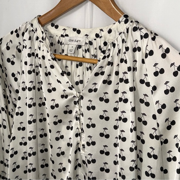 ON 34th women's long-sleeve blouse fblack cherry print on white MEDIUM NWOT - Picture 5 of 11